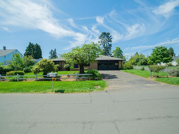 3rd image of 1054 Woodlawn Ave