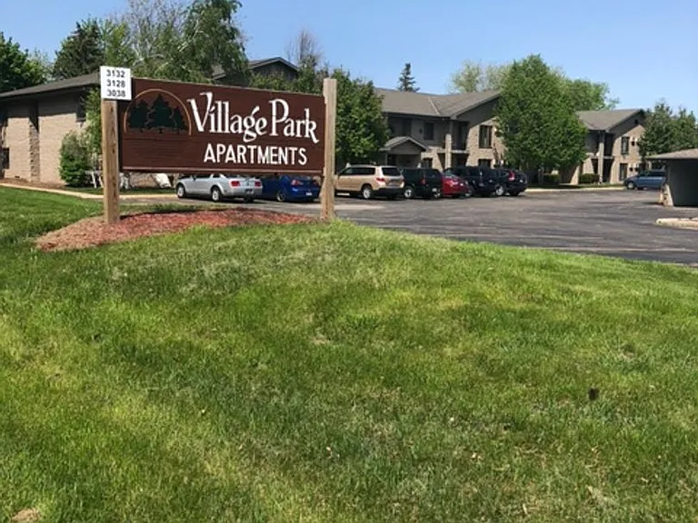 Village Park Apartments-Appleton — Photo 12