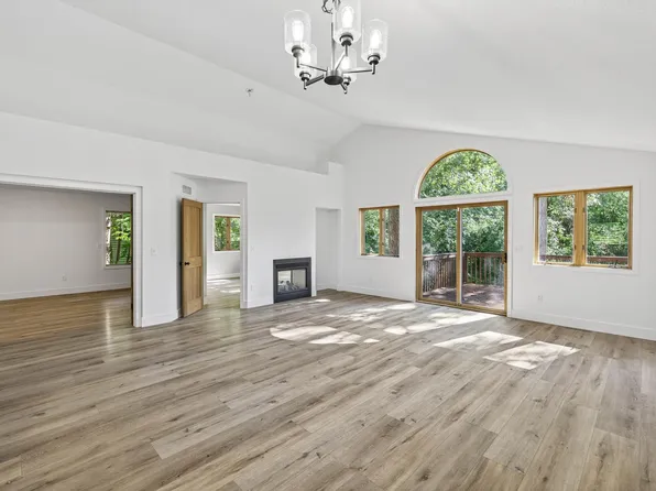 15153 Cates Lake Dr, Prior Lake, MN 55372