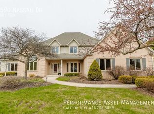 3590 Nassau Dr, Brookfield, WI 53045