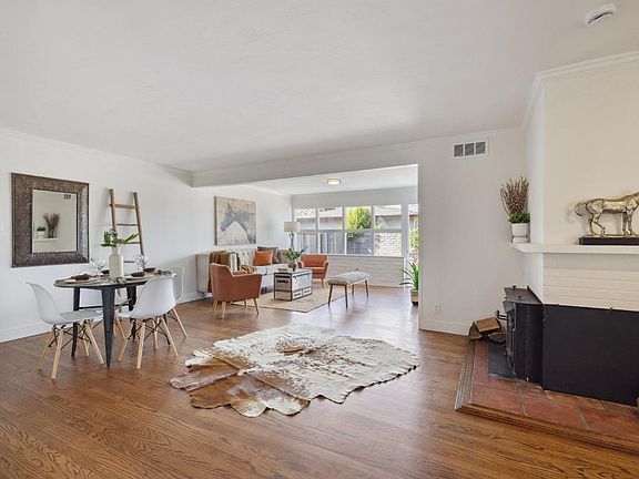 5th image of 101 Hawthorne Way