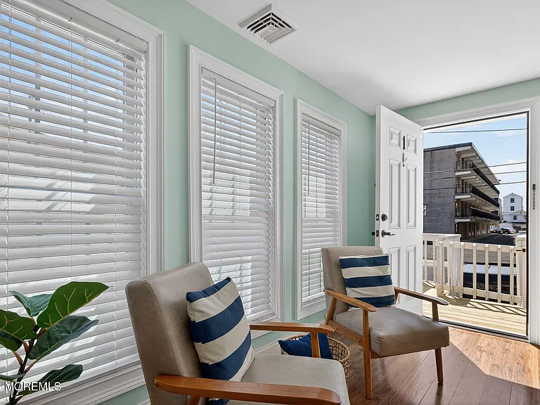 32 Franklin Ave — Photo 21