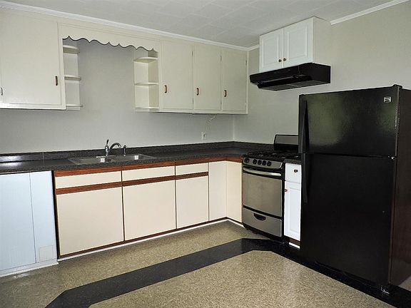 5th image of 204 Brownville St