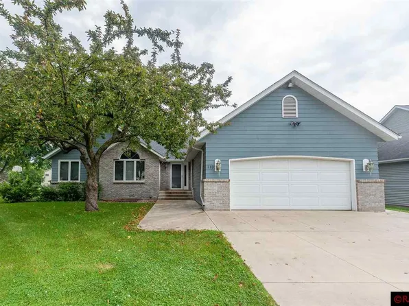 213 Wadsworth Dr, Mankato, MN 56001