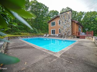 109 Alex Rd, Lords Valley, PA 18428