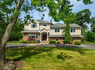11 Page Pl, Livingston, NJ 07039