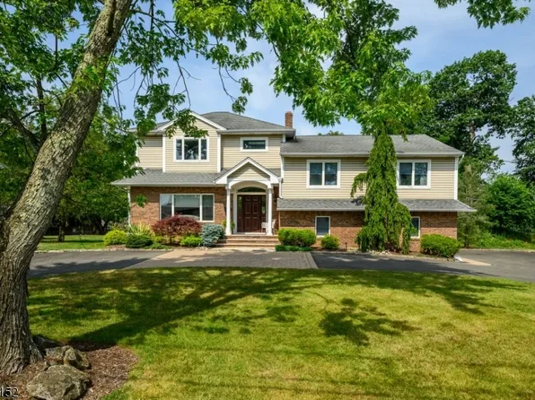 11 Page Pl, Livingston Twp., NJ 07039