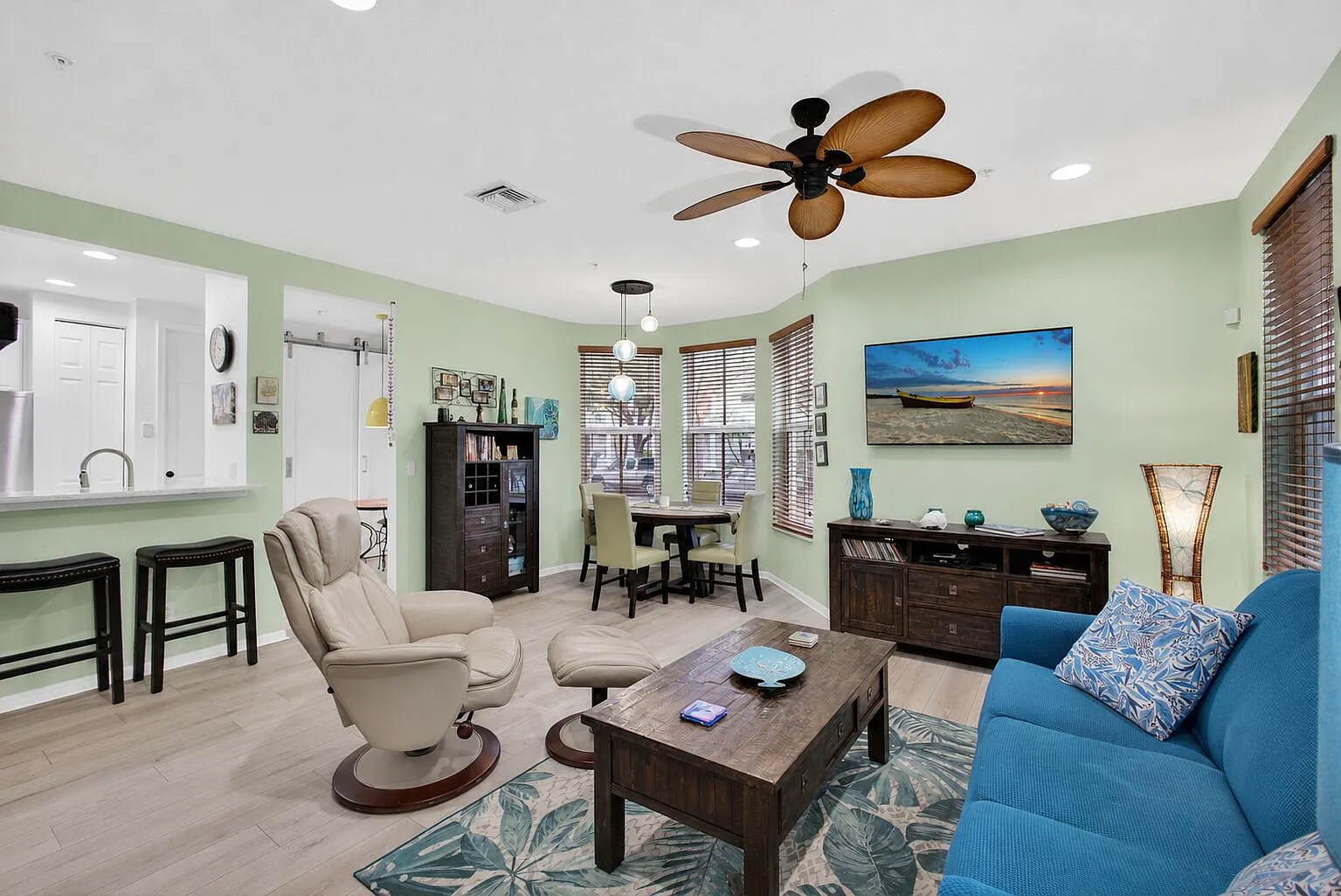 2 bed, 2.5 bath, 1334 sqft, $3,950 — Photo 3