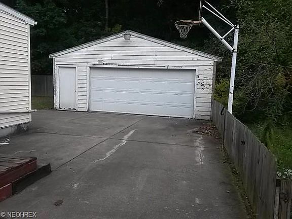 4th image of 1940 Irene Ave NE