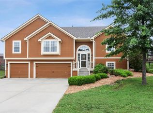 990 Lilac Ln, Liberty, MO 64068