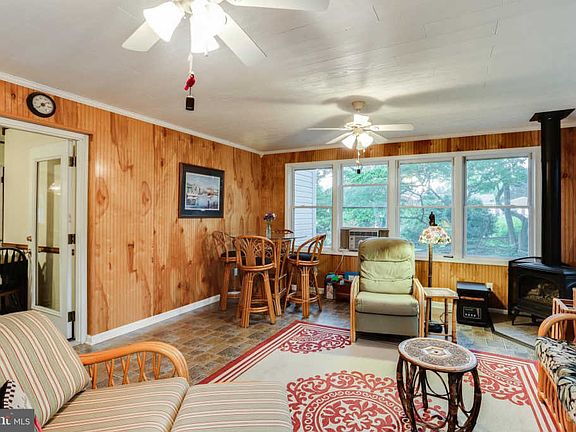 4th image of 829 Springdale Dr