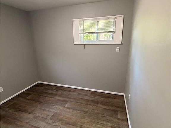 4th image of 10304 Earl Dr