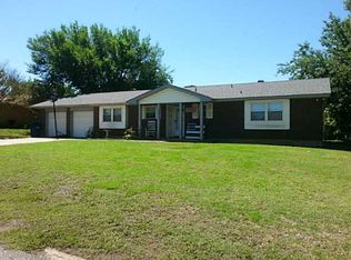 1054 S Meadow Ln, Mustang, OK 73064