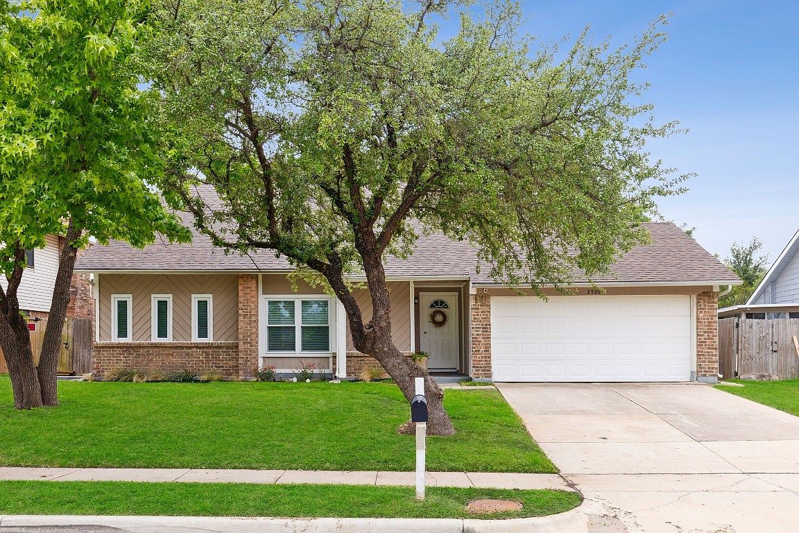 2520 Via Avenida, Carrollton, TX 75006 | Zillow