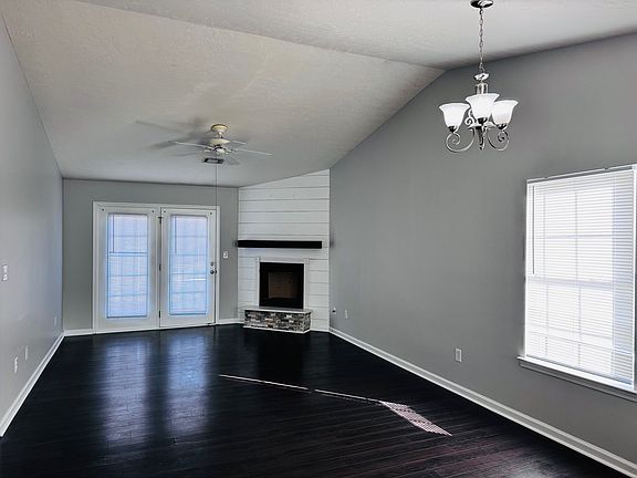 3rd image of 420 Londonberry Dr