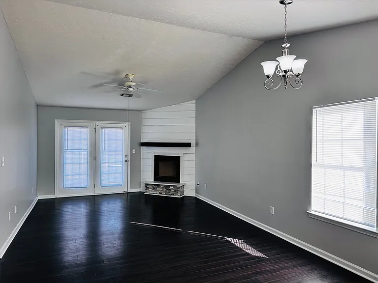 420 Londonberry Dr — Photo 3
