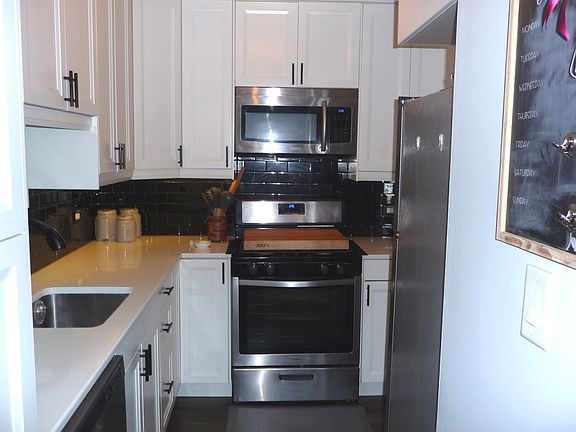 4th image of 4815 W 109th St #1-203