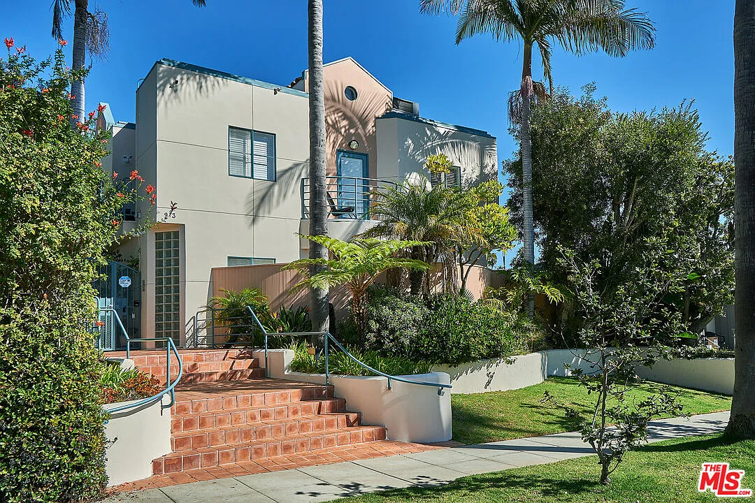 3 bed, 2.5 bath, 1833 sqft, $8,000 — Photo 1