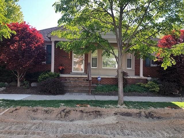 1st image of 23753 Lawrence Ave