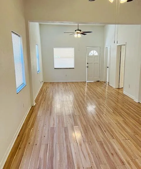 2339 W Beach St — Photo 8