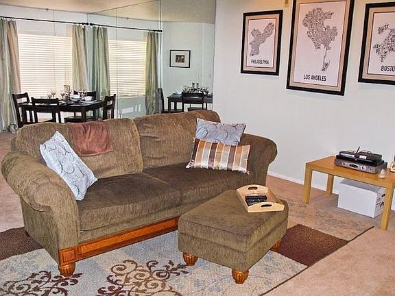 3rd image of 10925 Blix St APT 103