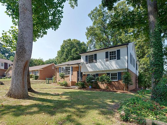 3rd image of 1400 Standish Pl