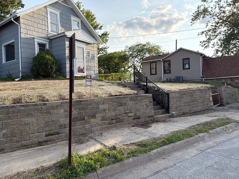 1606 Lucas St