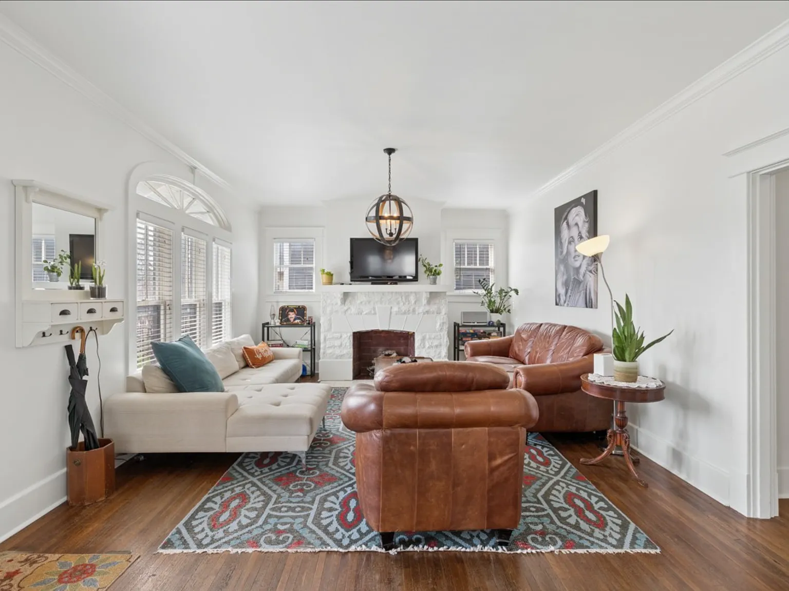 4 bed, 2720 sqft, $4,800 — Photo 4