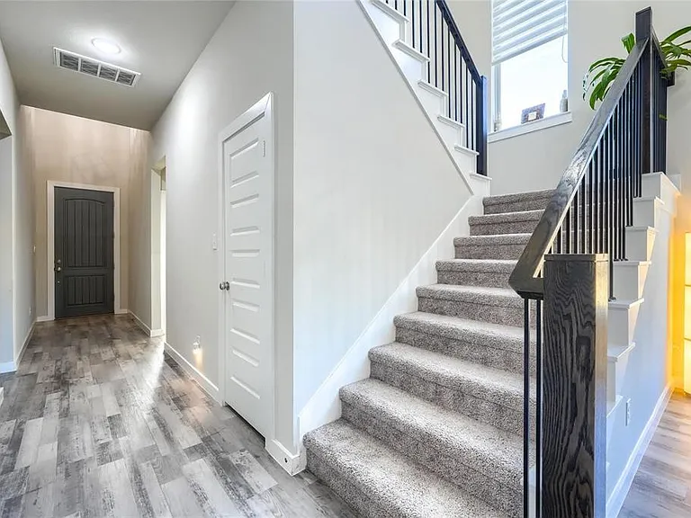 3300 Hawkins Ave — Photo 13