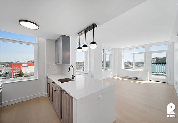 4th image of 3620 Steinway St APT 623