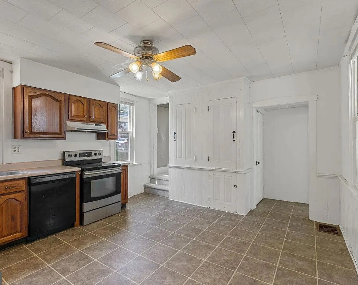 3 Bedroom, 2 Bathroom Home in Lititz! Available 11/15 — Photo 3