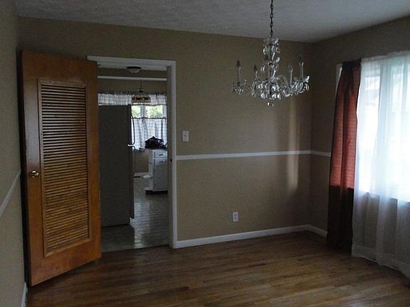 5th image of 3915 Byram Ave