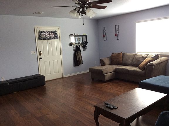 2nd image of 2224 Oleander Ln