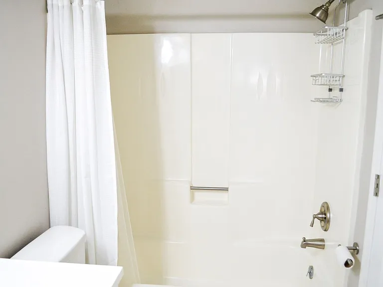 4105 NE 17th Ter — Photo 14