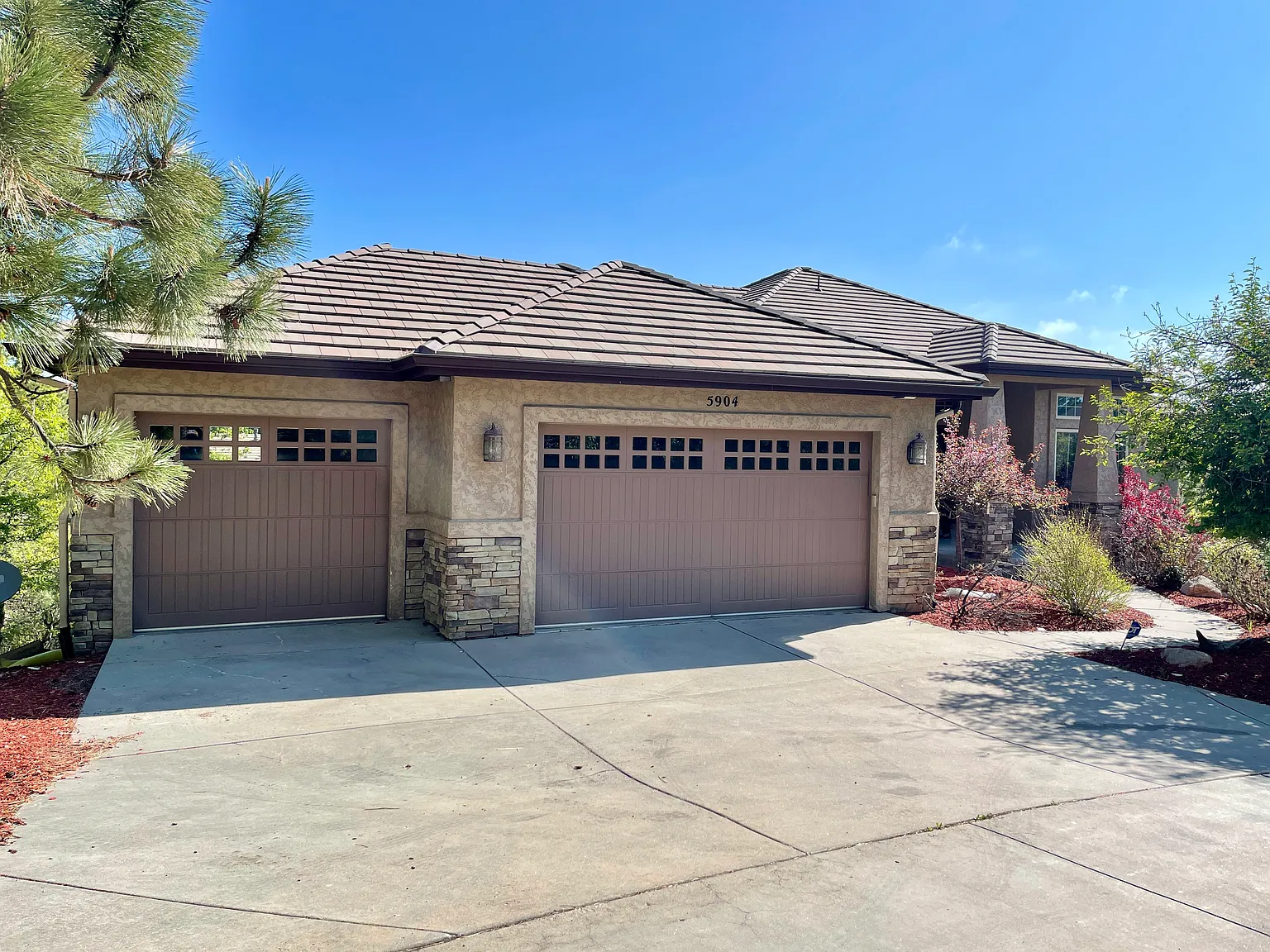 4 bed, 5032 sqft, $4,795 — Photo 3