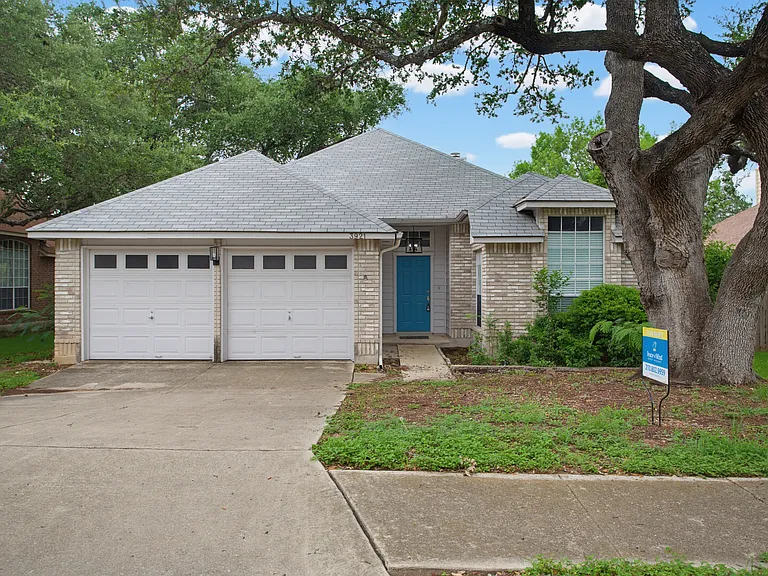 3921 Habersham — Photo 1
