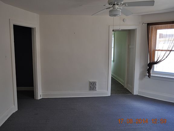 middle room/living room