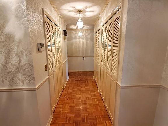 3rd image of 631 Avenue T SE