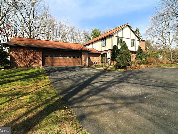 3rd image of 1115 Woodberry Cir