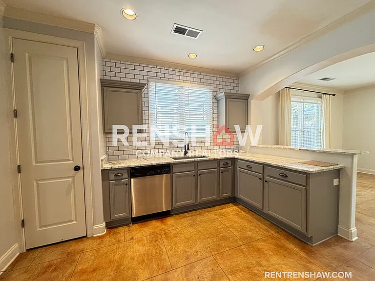 2043 Peabody Ave — Photo 8