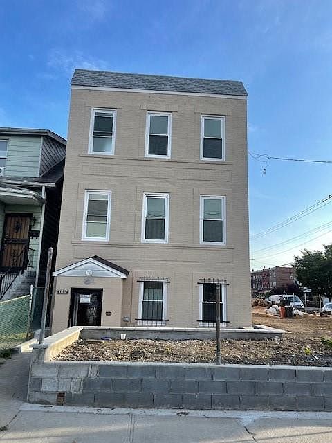 1st image of 1052 Arnow Avenue