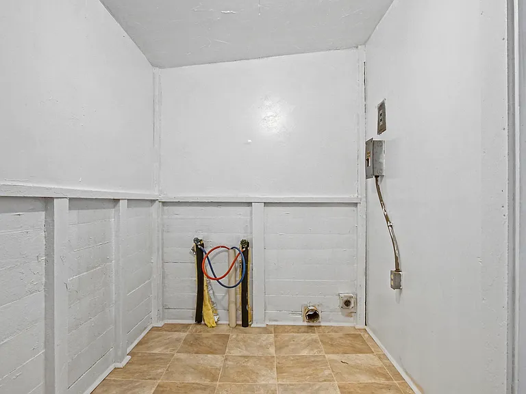1524 NE 8th St — Photo 21