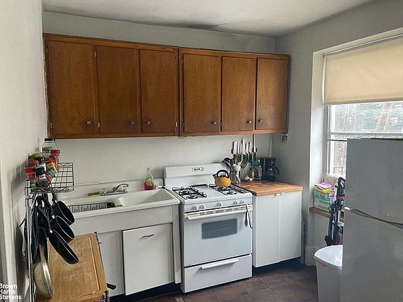 2nd image of 451 Henry St APT 3