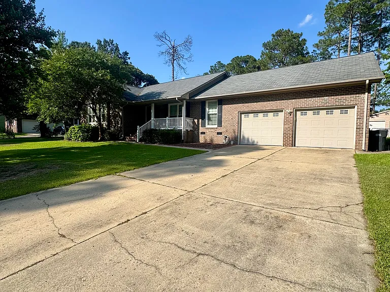 7562 Firethorn Dr — Photo 2