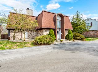 8449 Mathias Dr APT 17, Grosse Ile, MI 48138
