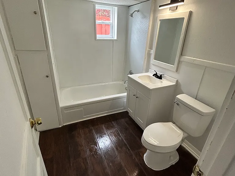 106 W Shoal St — Photo 2