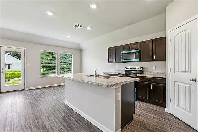 3 bed, 2.0 bath, 1496 sqft, $1,750 — Photo 4