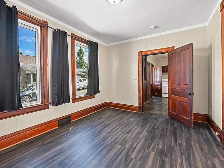 2508 Windsor Ave — Photo 5