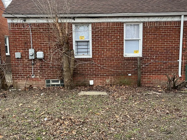 10692 Meuse St — Photo 2