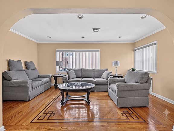 4th image of 4367 Wickham Ave
